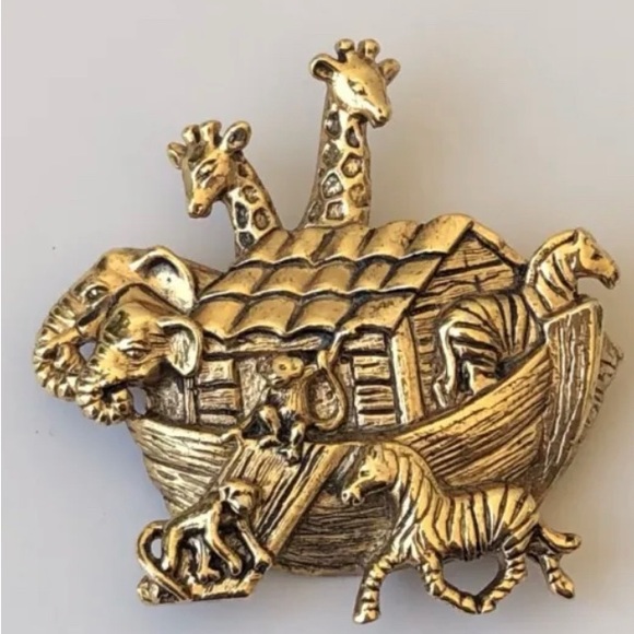 unbranded Jewelry - Vintage Gold Tone Noah’s Arc Brooch Pin